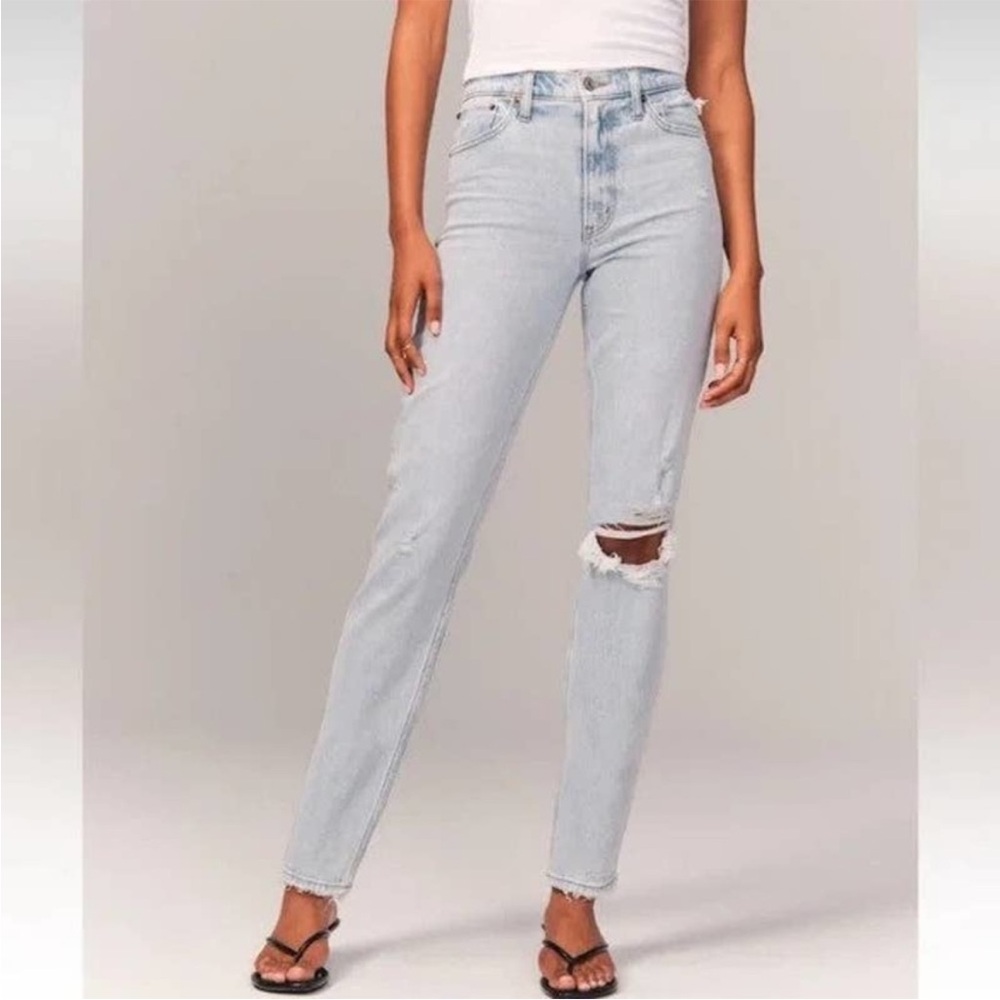 Abercrombie & Fitch Curve Love The Mom High Rise Distressed Jeans Light Wash 26s